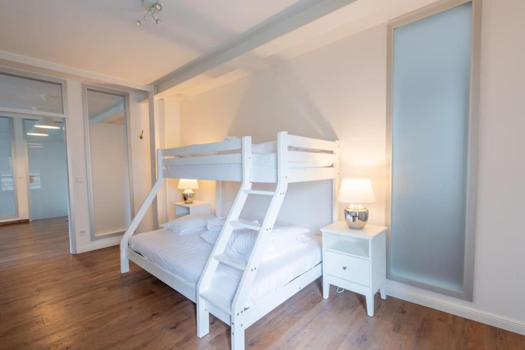 Zentral Gelegenes Premium-Apartment Mit Viel Tageslicht Hamburg Bagian luar foto